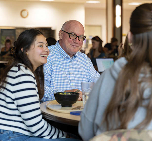 Jim Rogers having lunch with students